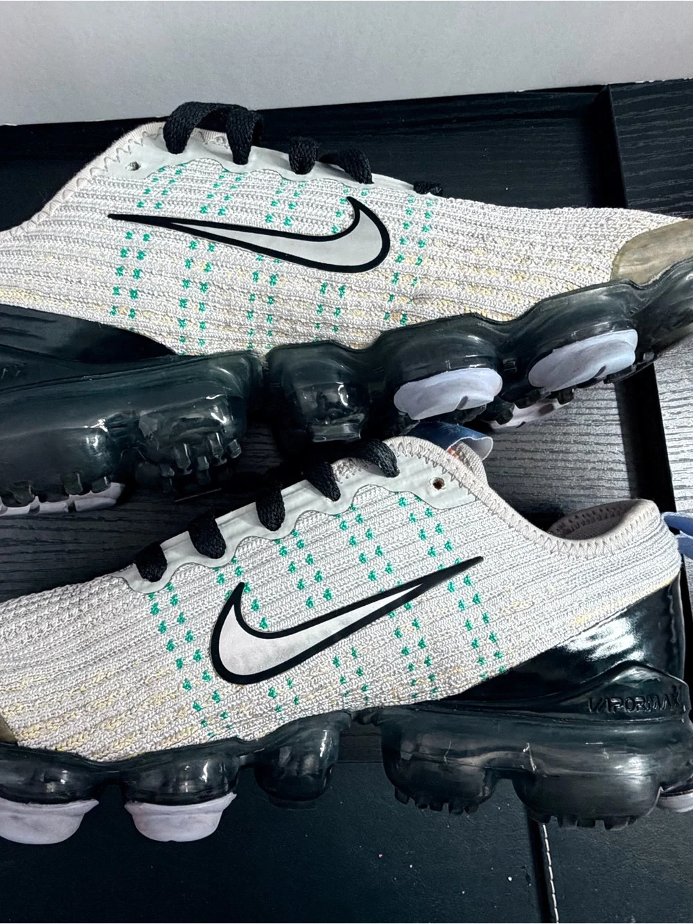 Nike Men’s White Knit Sneakers with Black Accents and Teal Dots
